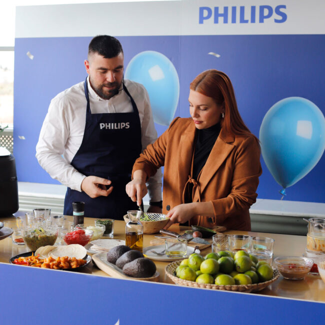 Gabriel Nikolaidis cooking with Philips Airfryer at 15-year celebration event in Athens